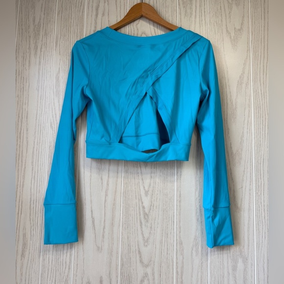 L.A. SOCIETY Turquoise Blue Crop Workout Top NWT - Picture 5 of 6